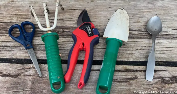 basic garden hand tools